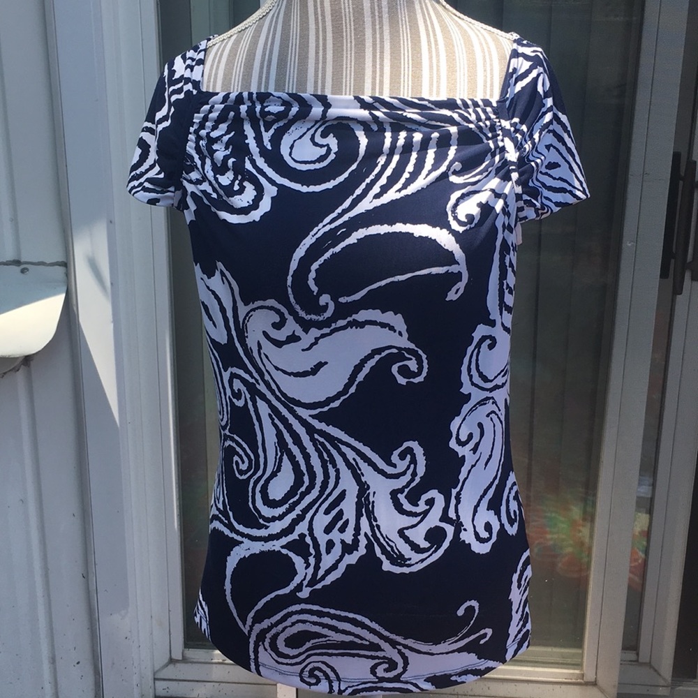 Jones of New York navy blue and white top